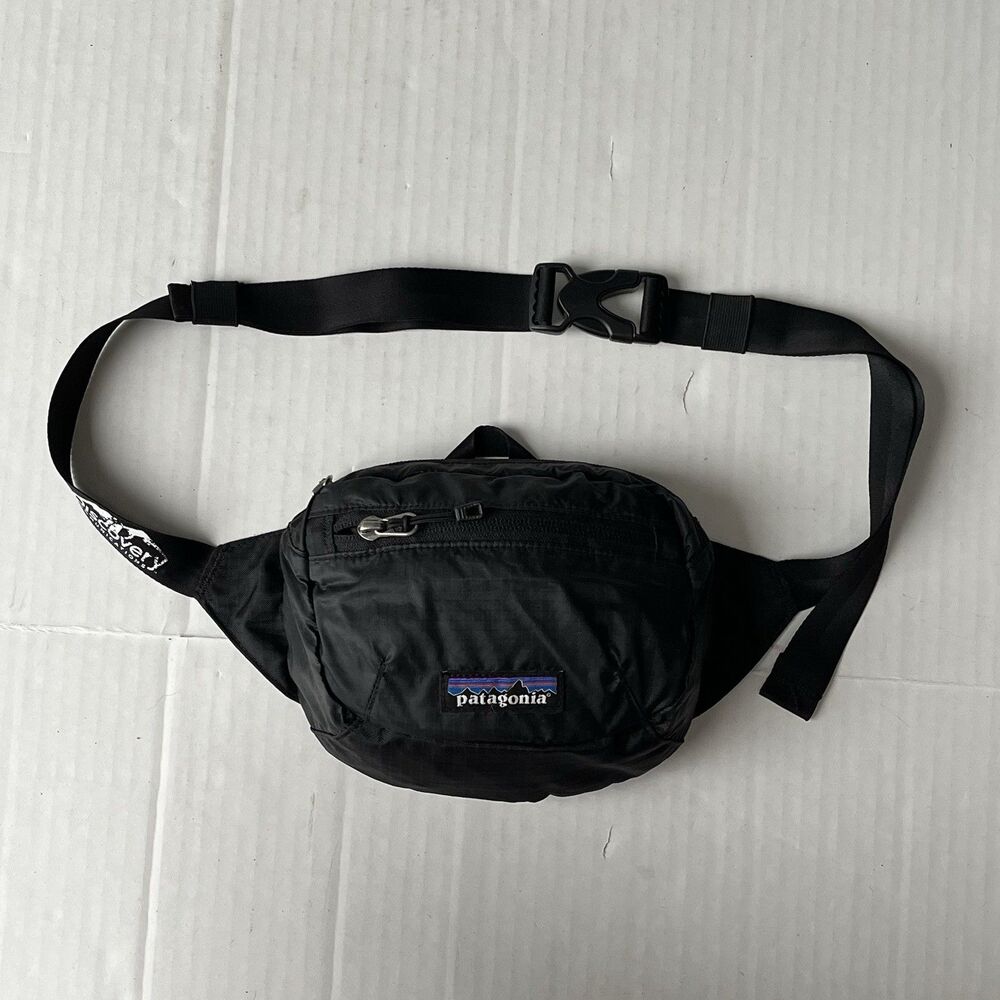 Patagonia Lightweight Travel Mini Hip Pack Fanny Pack Waist Belt Bag Black 1L